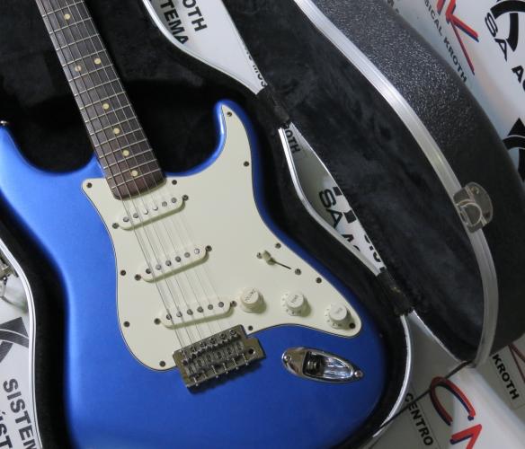Foto do produto Guitarra Fender Standard - Made In Mexico (usada) Com Case Foto do produto Guitarra Fender Standard - Made In Mexico (usada) Com Case