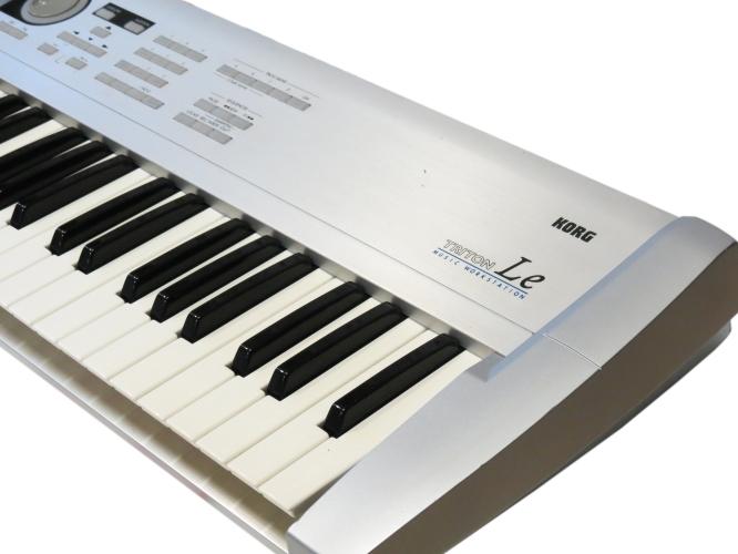 Teclado Korg Triton Le 76 Workstation (Usado) - CMK