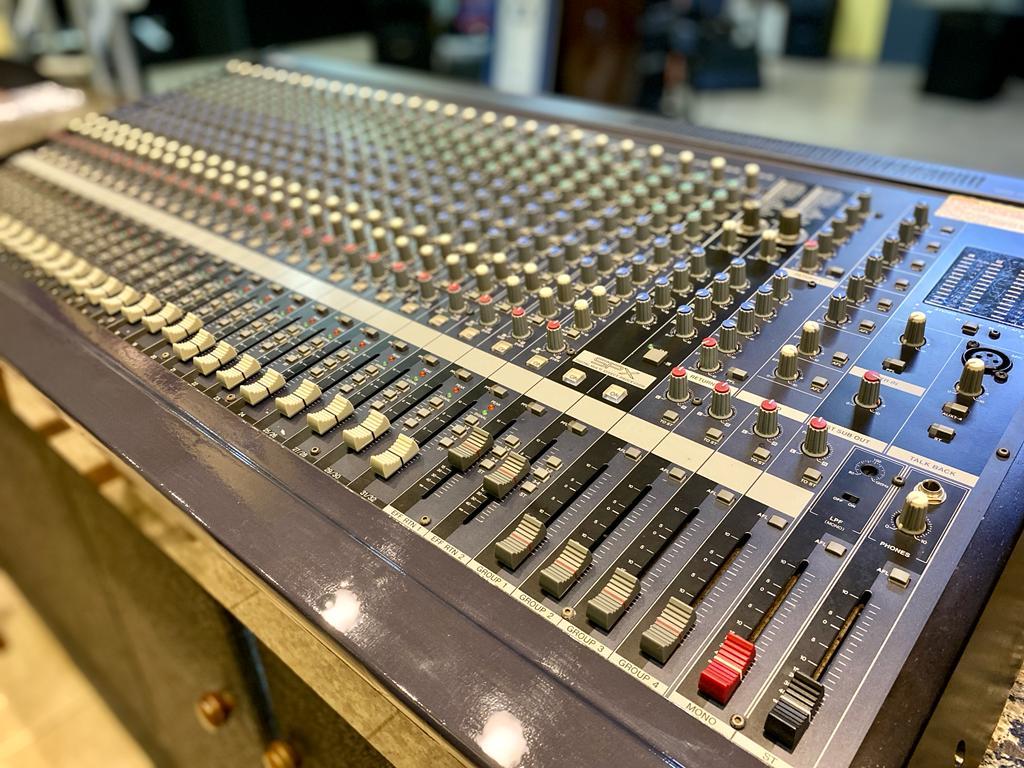 Foto do produto Mixer/Console Analógico Yamaha MG32/14FX (usado) Foto do produto Mixer/Console Analógico Yamaha MG32/14FX (usado)