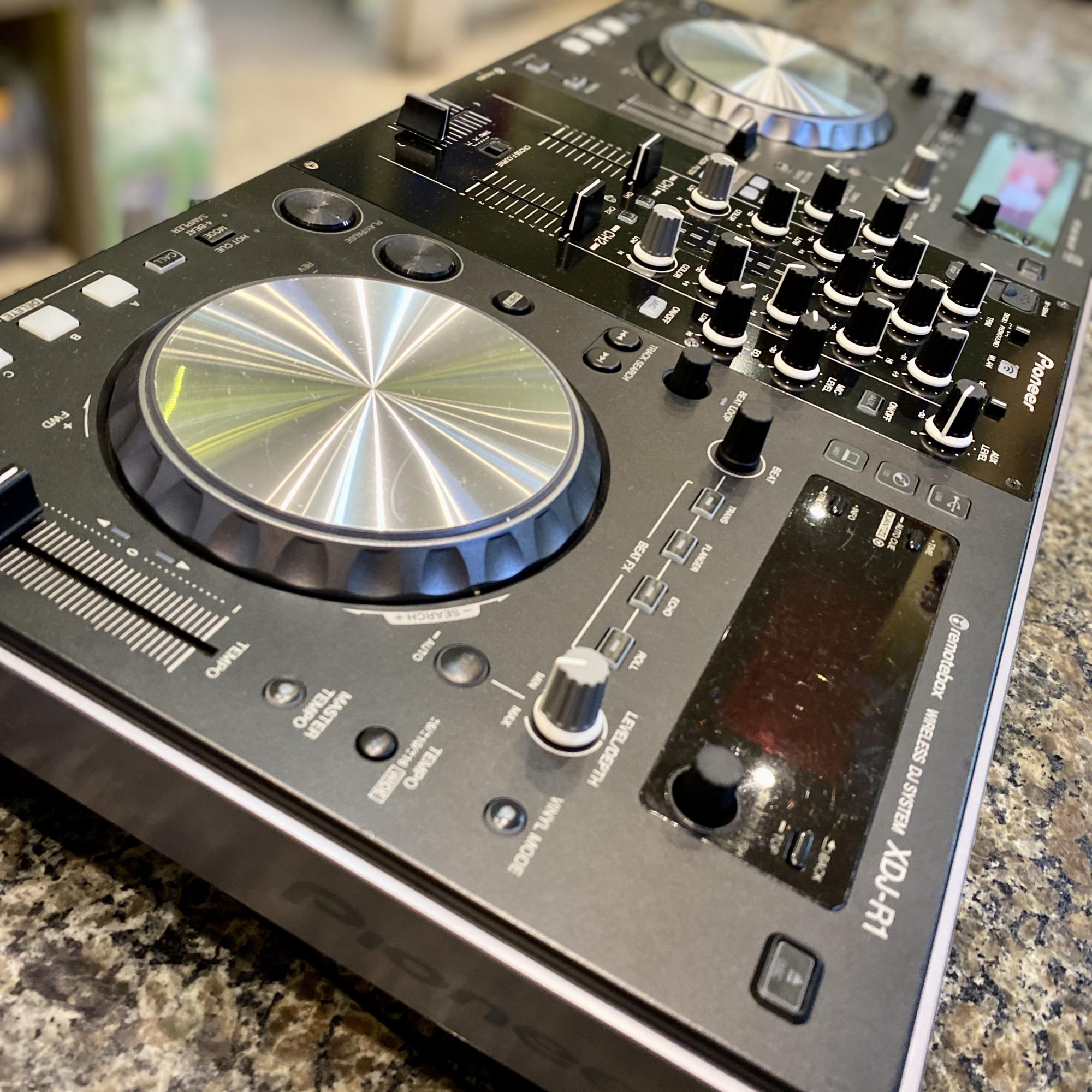 Foto do produto Controladora de software Pioneer para DJ XDJ-R1 (usada)