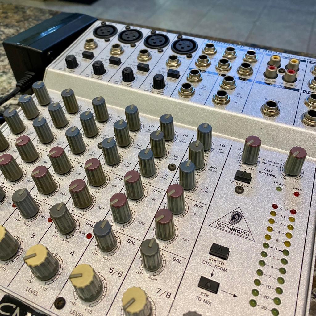 Mixer Behringer Eurorack MX 802A (usado) - CMK