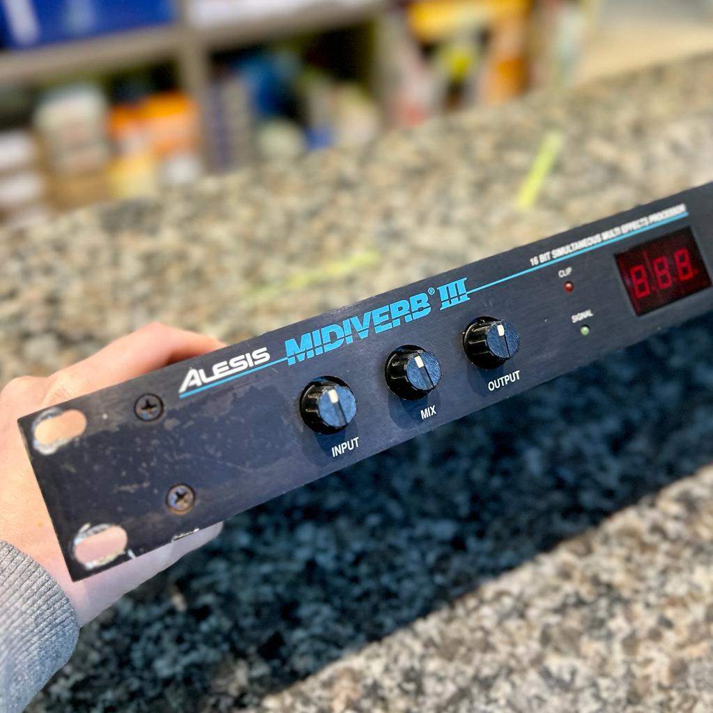 Processador de Efeito para Estúdio Alesis Midiverb III (usado) - CMK