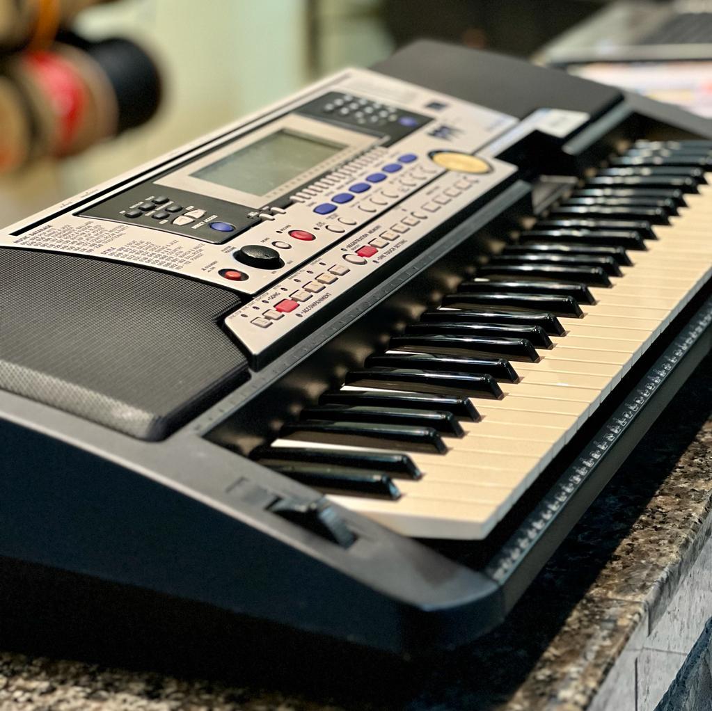 Foto do produto TECLADO YAMAHA PSR 550 (USADO)