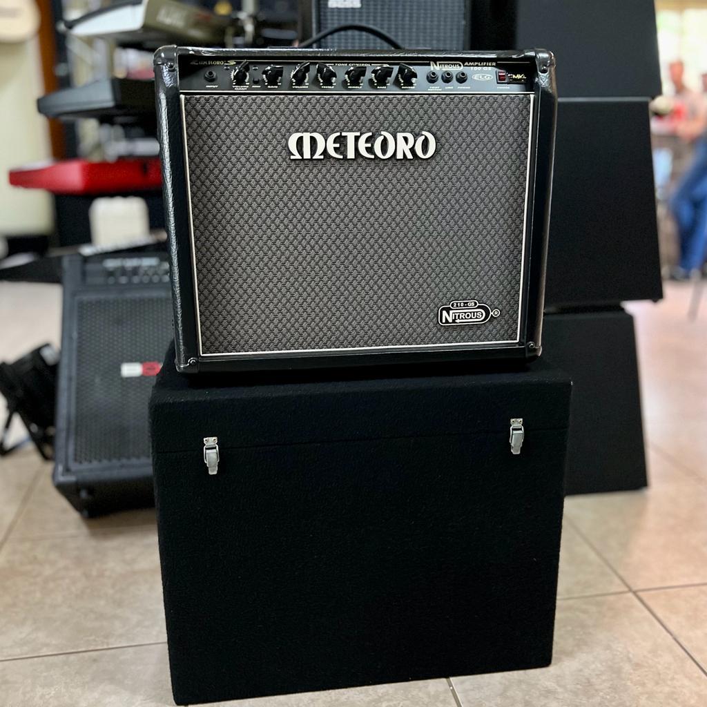 Foto do produto Amplificador Meteoro para Guitarra NITROUS DRIVE GS 100 + Case Sob Medida  (USADO)