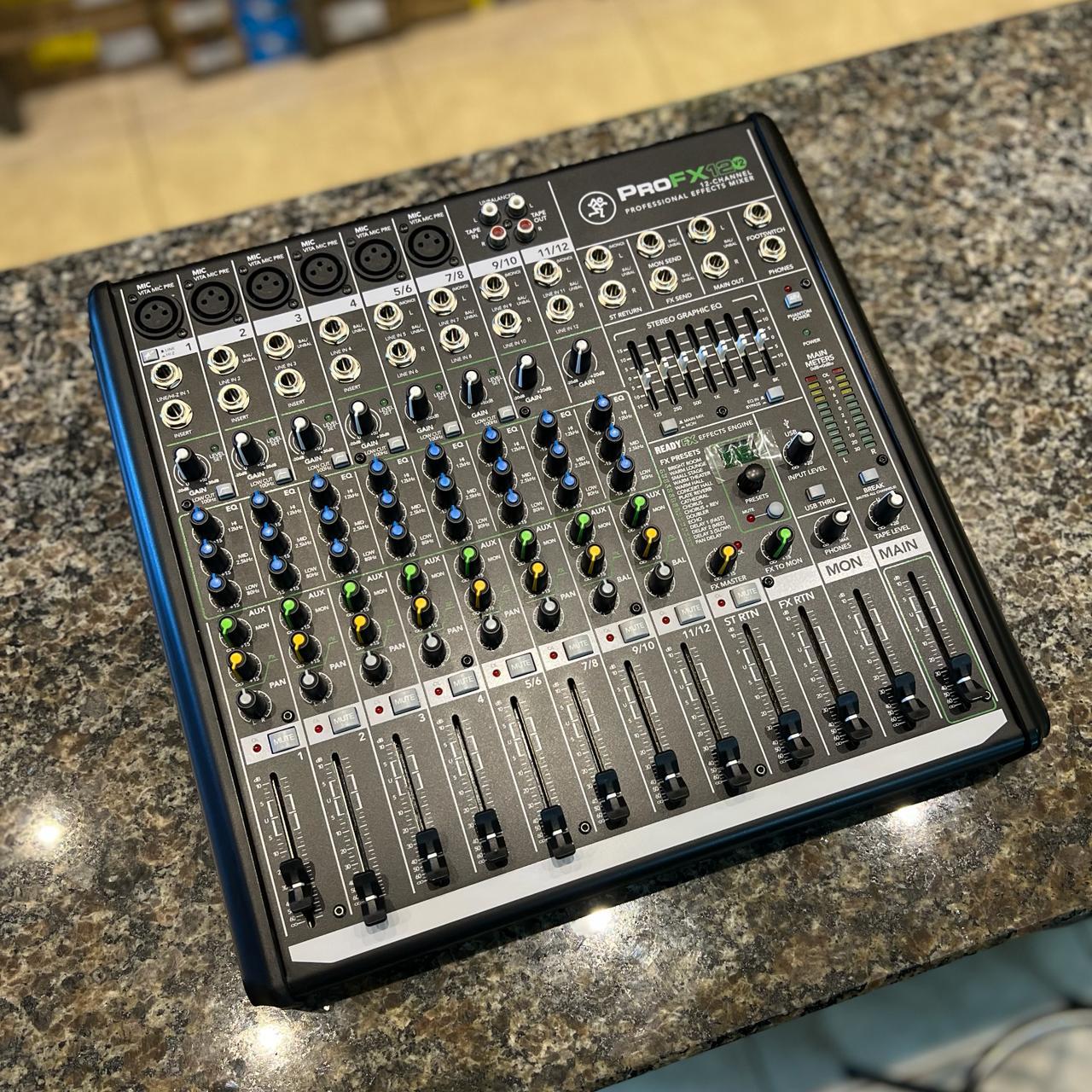 Foto do produto  Mesa de Som Mackie 12 Canais PROFX12V2 PRO FX12 V2 (usado)