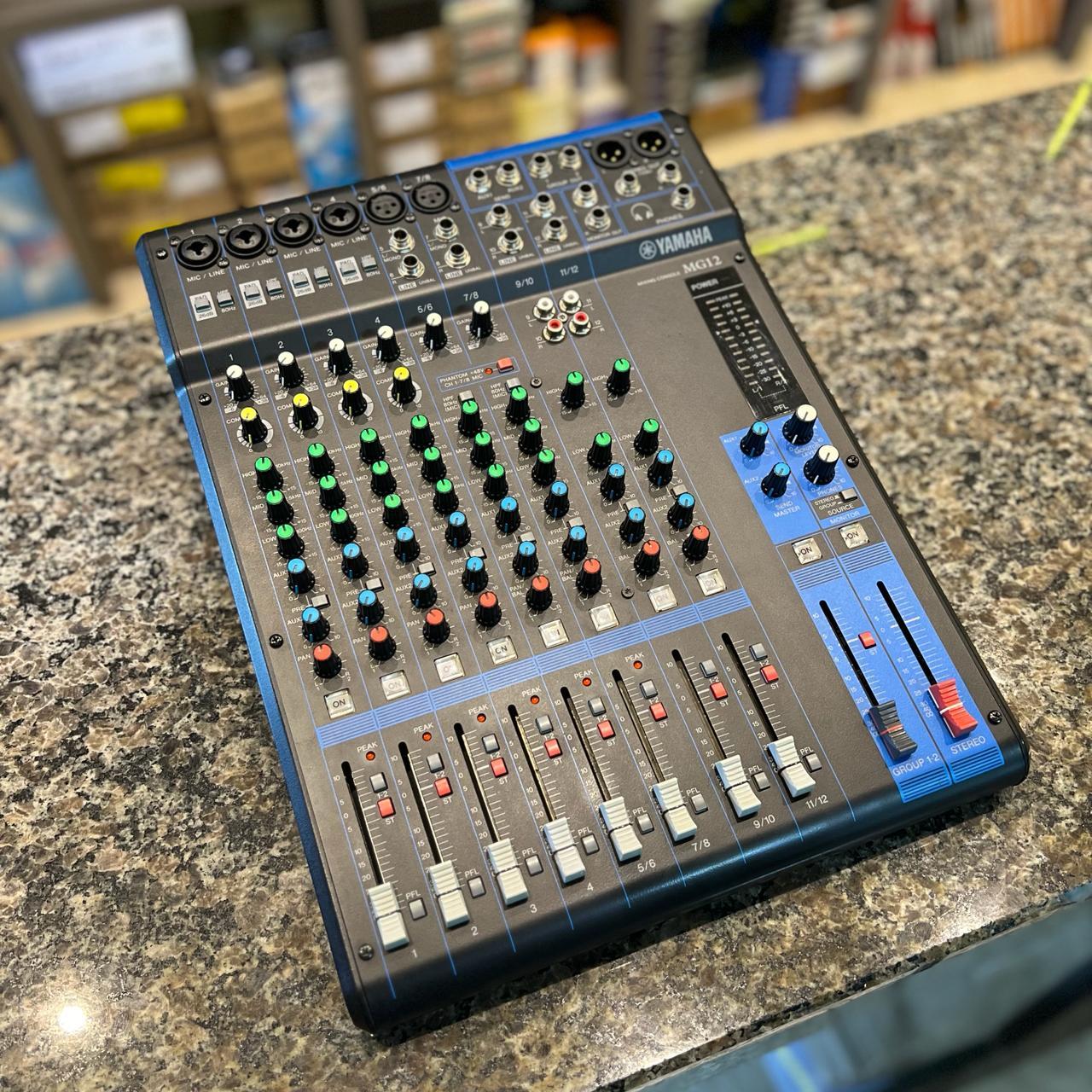 Foto do produto Mixer Yamaha MG12 (usada) Foto do produto Mixer Yamaha MG12 (usada)
