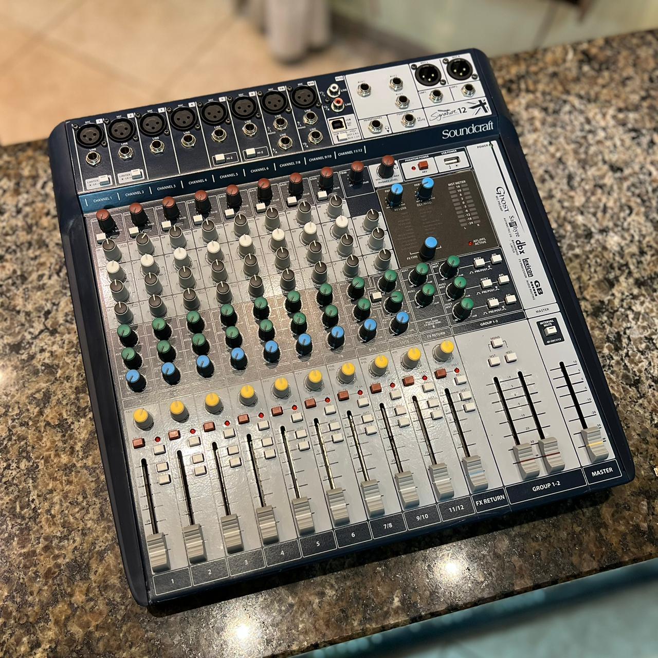 Foto do produto Mesa de Som Soundcraft Signature 12 - 12 Canais (USADA) Foto do produto Mesa de Som Soundcraft Signature 12 - 12 Canais (USADA)