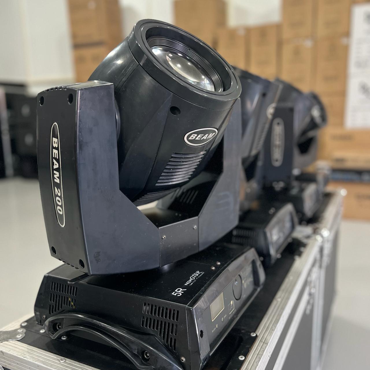 Foto do produto MOVING HEAD BEAM 200 - 5R (usado)