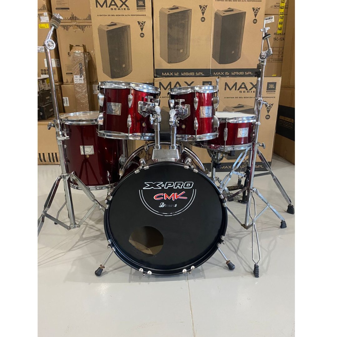 Foto do produto Bateria X-Pró, bumbo 18", com ferragens (USADA)