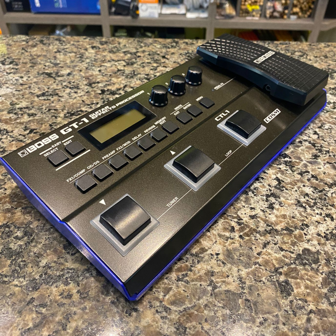 Foto do produto Pedal de efeito Boss GT Guitar Effects Processor GT-1 preto (SHOWROOM)