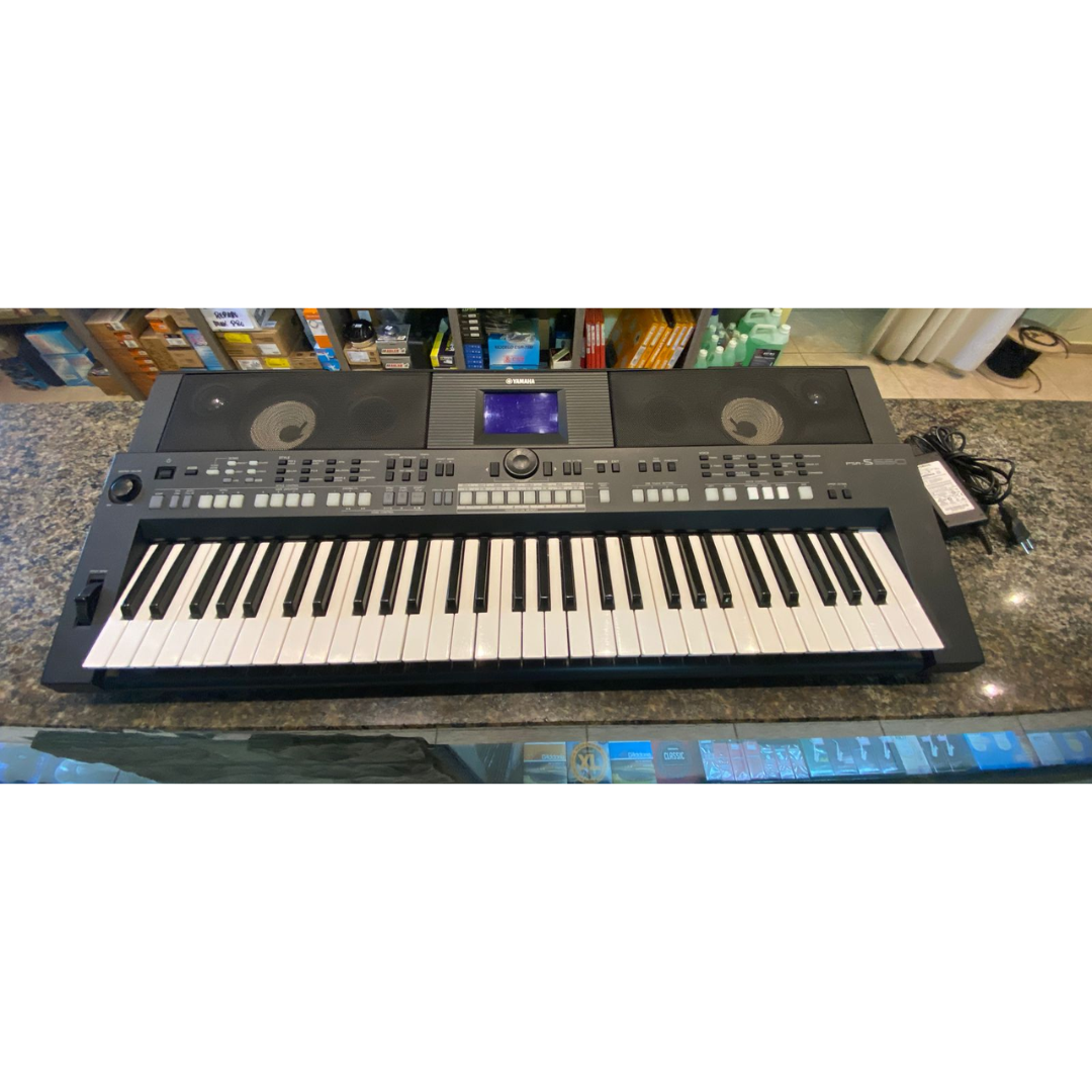 Foto do produto  Teclado Yamaha PSR-S650 (usado)