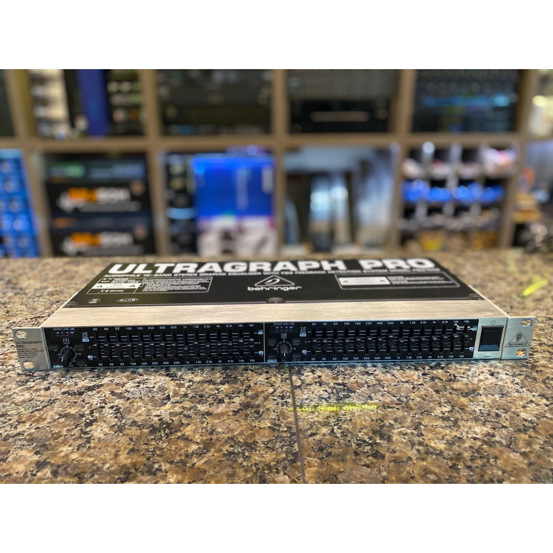 Foto do produto  Equalizador gráfico estéreo de 15 bandas com sistema de detecção de feedback FBQ1502 (usado)