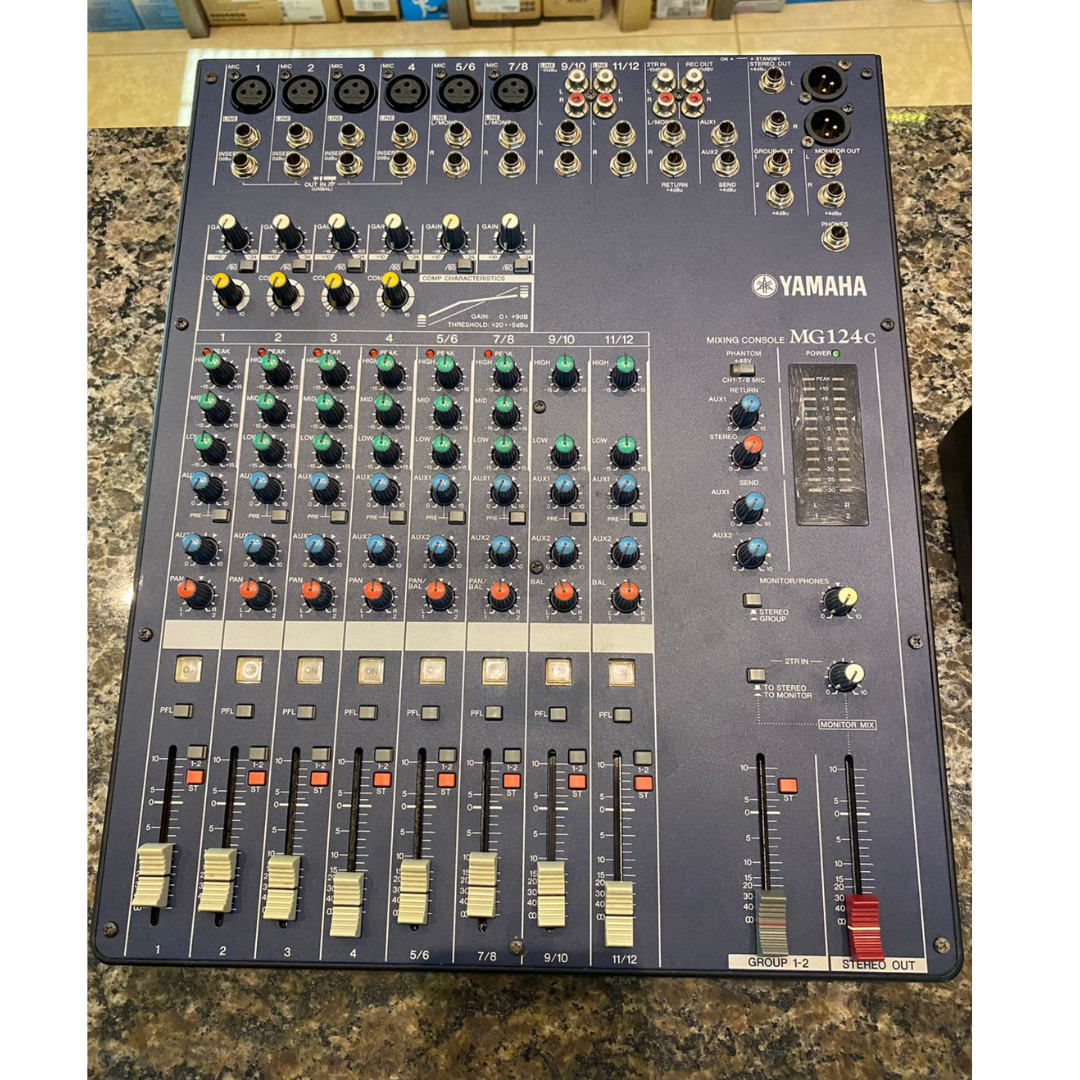 Foto do produto  Mesa Yamaha Mg124c (usada)