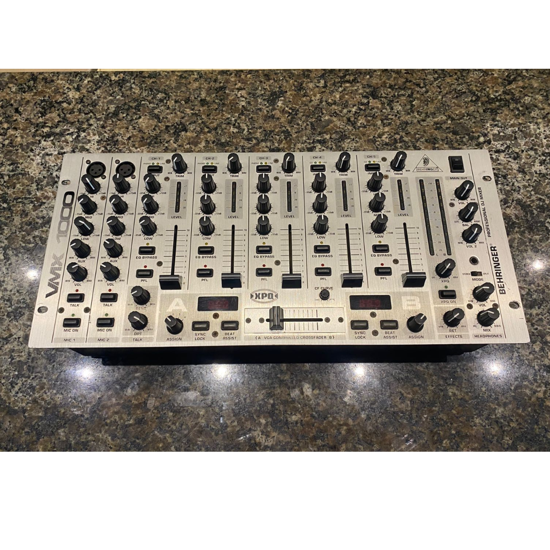 Foto do produto  Mixer Behringer VMX 1000 Pro (USADO) Foto do produto  Mixer Behringer VMX 1000 Pro (USADO)