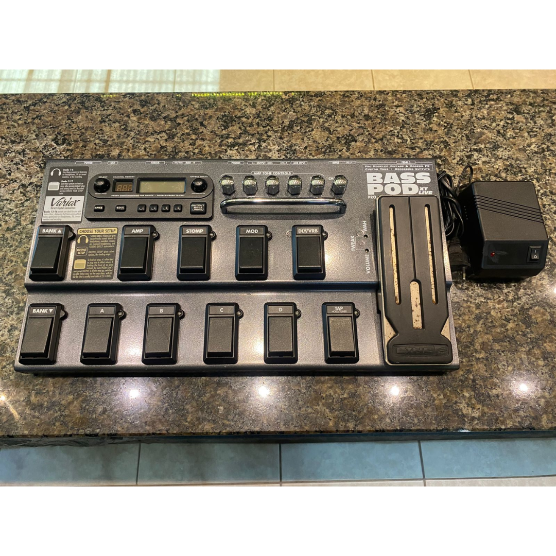 Foto do produto  Pedaleira Line 6 Bass Pod Xt Live Pedaleira Baixo C/fonte Preta (Usada)