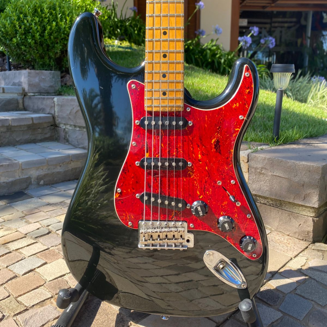 Foto do produto  Guitarra Tagima Stratocaster fabricada no Brasil ano 2002 (usada)