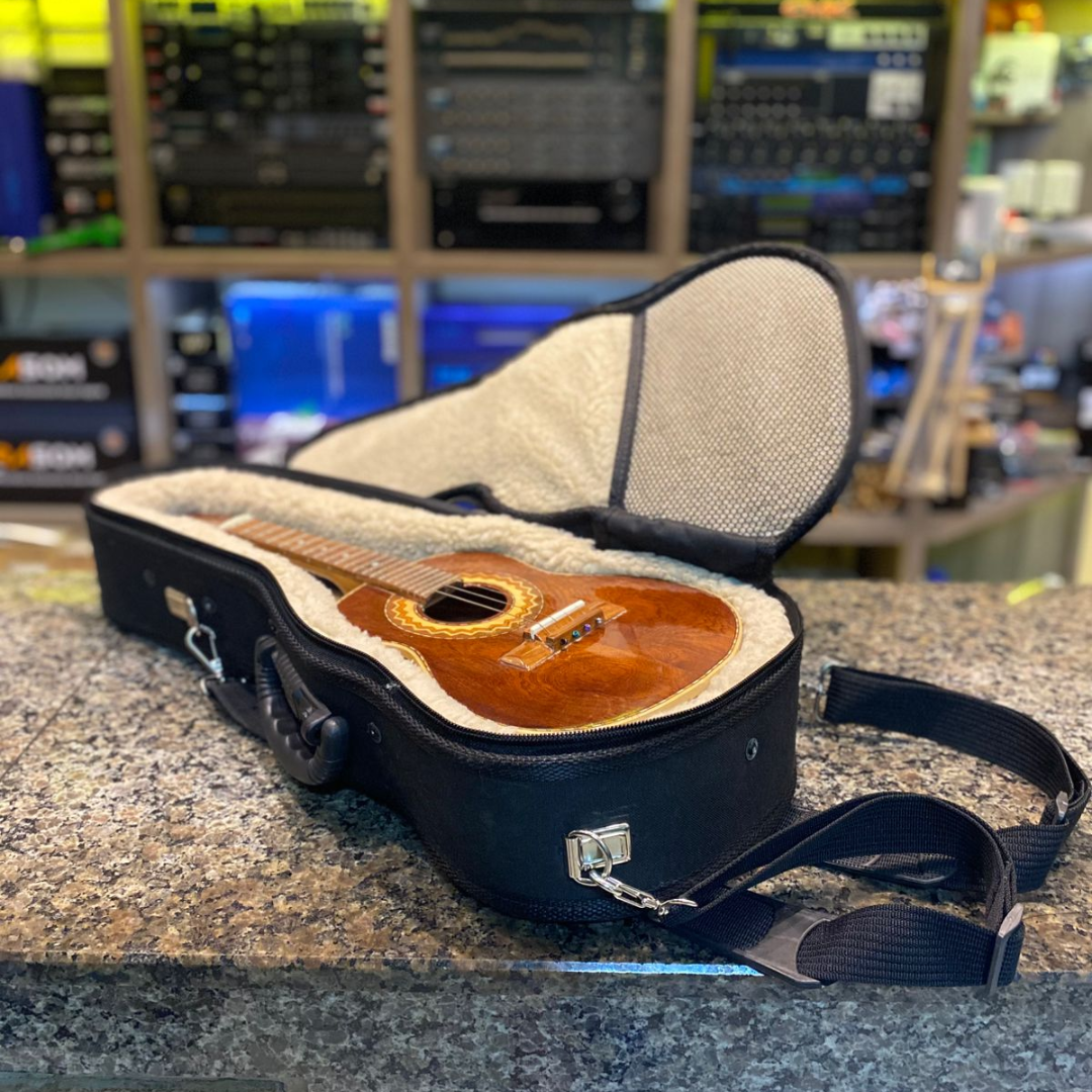 Foto do produto  SEMI CASE SOLID SOUND PARA CAVACO OU UKULELE 
