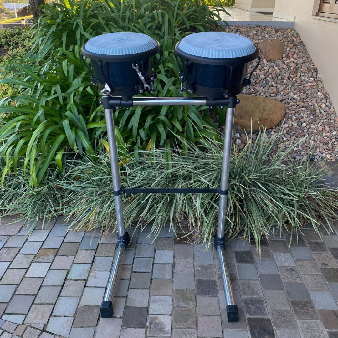 Foto do produto CONGA COMPACTA SLIM 10 1/2 11 1/2 FOLHEADO PINT SPARKLE AZUL FERRAGEM PRETO PELE FIBER CONTROL 06 AFIN - LATINA + RACK DO PAR DA CONGA COMPACTA - BRASIL