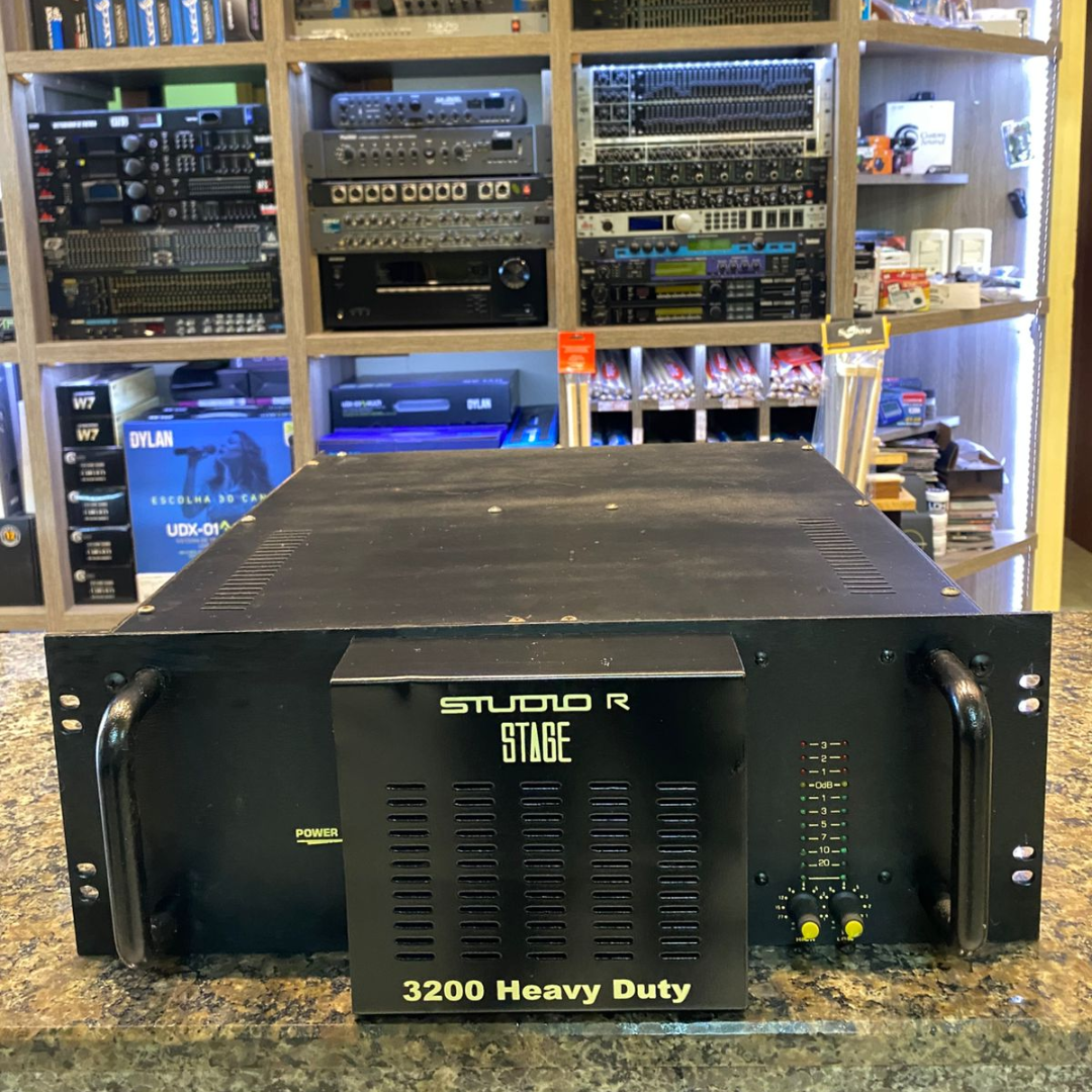 Foto do produto Amplificador Studio R 3200 Heavy Duty (usado)
