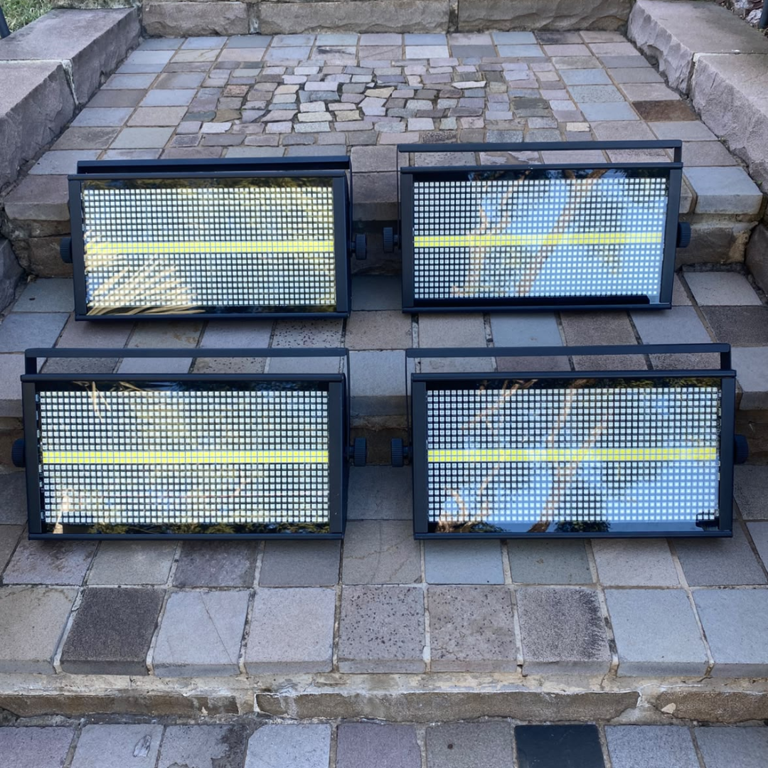 Foto do produto Kit c/ 4 strobos LED 1000W (showroom) Foto do produto Kit c/ 4 strobos LED 1000W (showroom)