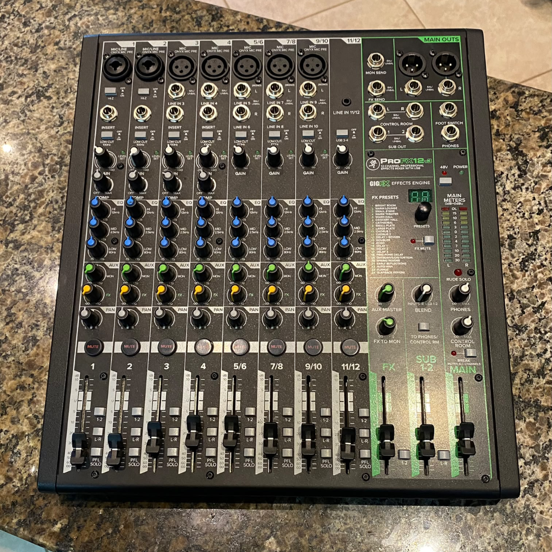 Foto do produto  Mixer Mackie PROFX12v3 12 canais (showroom)