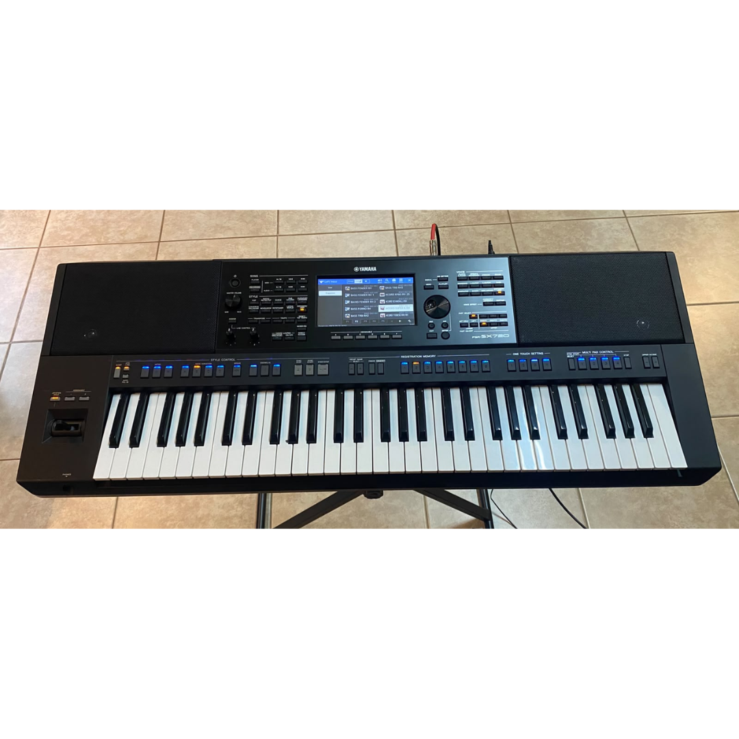 Foto do produto Teclado Arranjador Workstation Yamaha PSR SX720 (showroom) Foto do produto Teclado Arranjador Workstation Yamaha PSR SX720 (showroom)